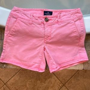 American Eagle khaki coral short.